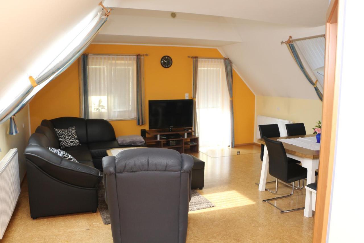 Ferienwohnung Moni Geiseldorf ภายนอก รูปภาพ
